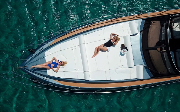 Аренда моторной яхты Princess V55 на Миконосе, Греция